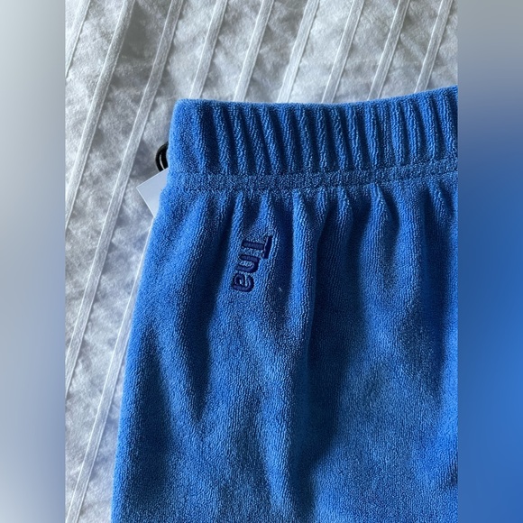 NEW WITH TAGS - Aritzia TNA Towel Terry Perfect High-Rise 3” Sweatshort - Picture 2 of 4